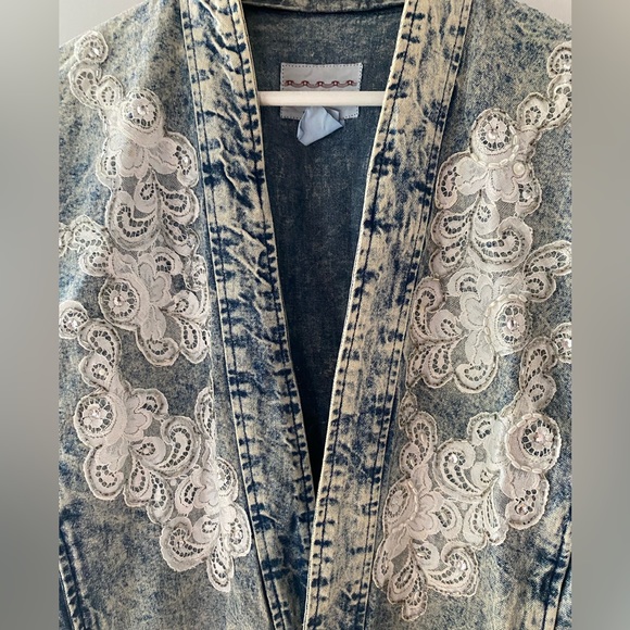 Vintage denim jacket with lace details - Picture 2 of 4